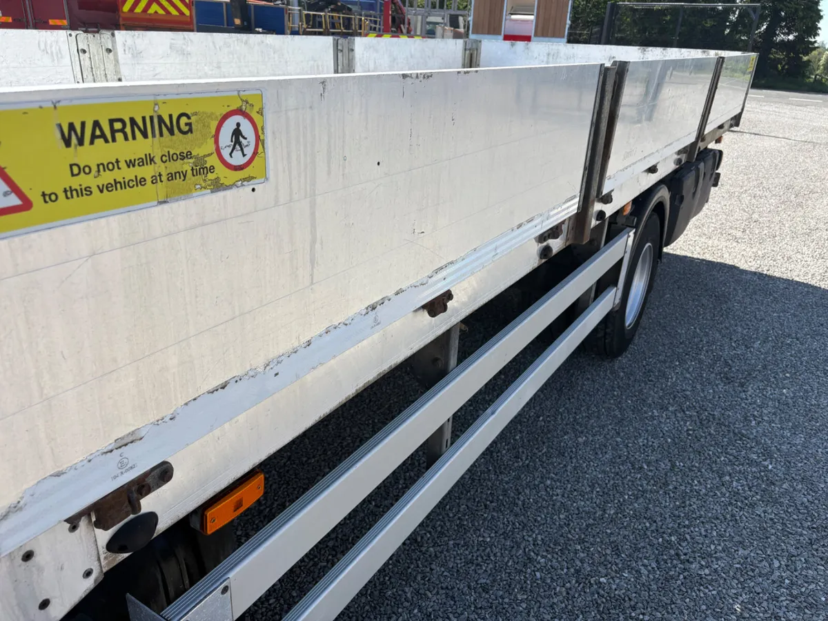 DAF LF 180 12 Ton Flatbed & Fassi Crane - Image 4
