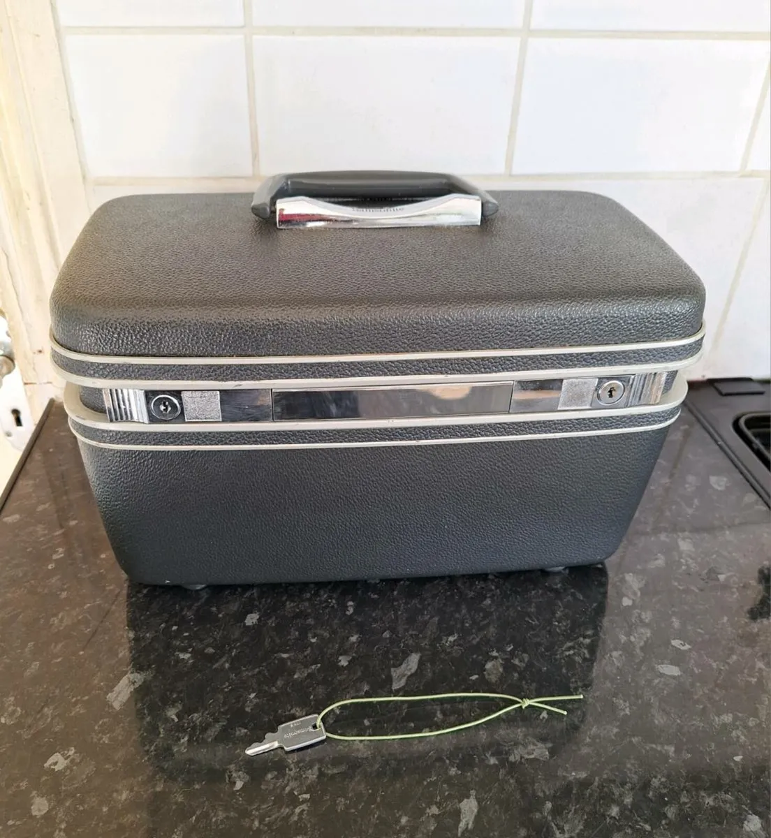 Vintage Samsonite Silhouette vanity case - Image 1