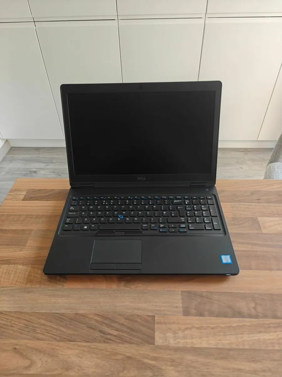 DELL Latitude 5590 | i7 | 16GB | 256GB | 15.6" FHD - Image 1
