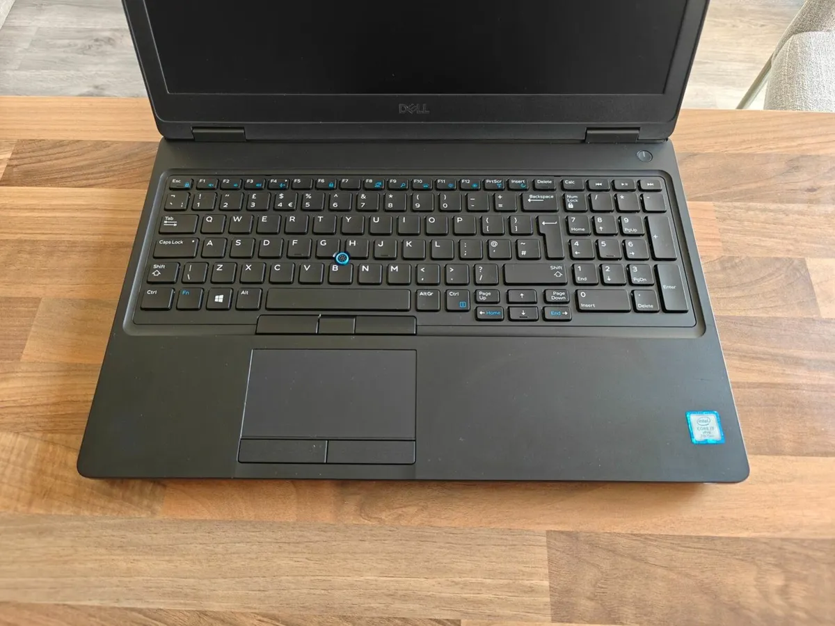DELL Latitude 5590 | i7 | 16GB | 256GB | 15.6" FHD - Image 2