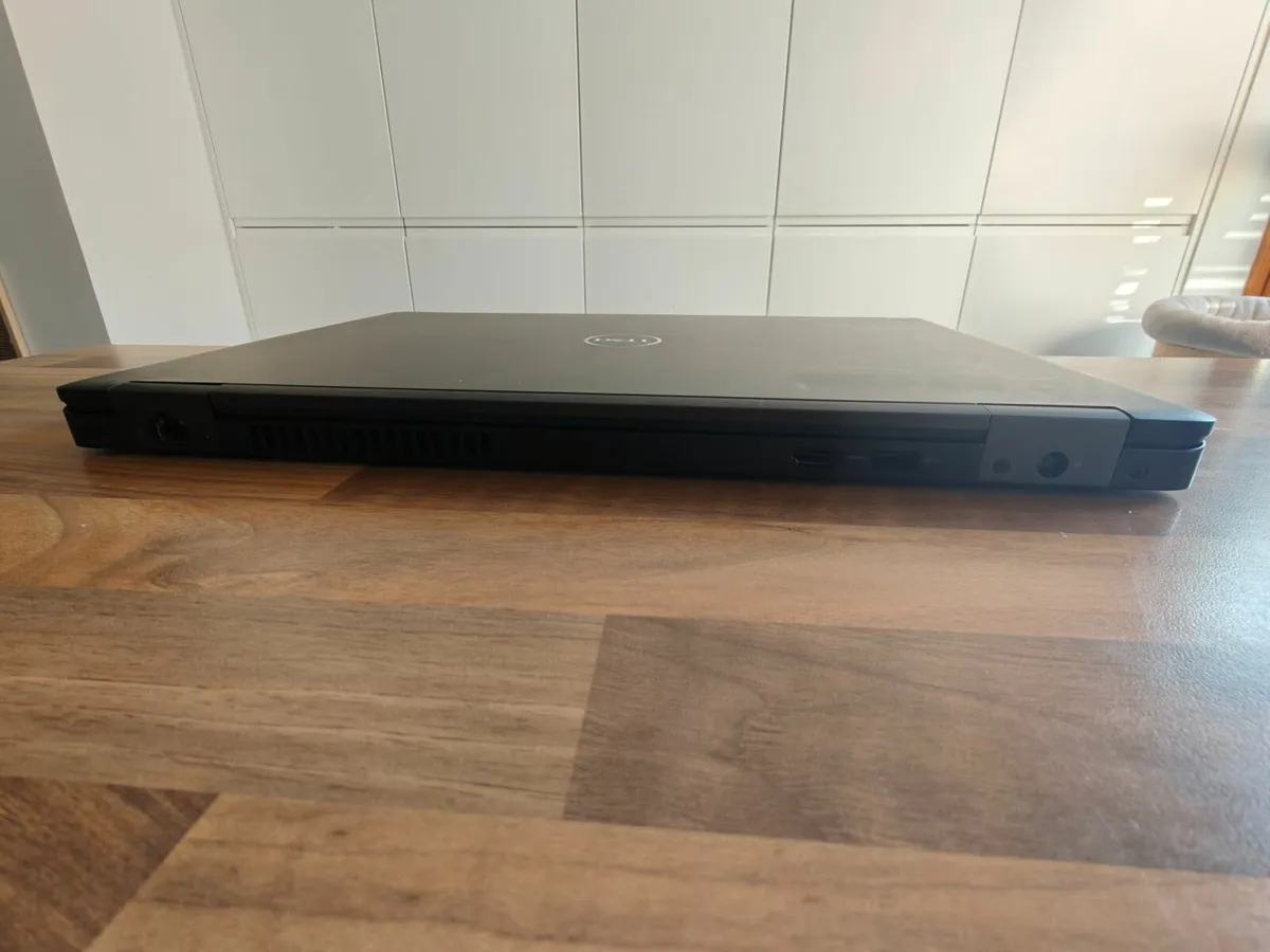 DELL Latitude 5590 | i7 | 16GB | 256GB | 15.6" FHD - Image 4