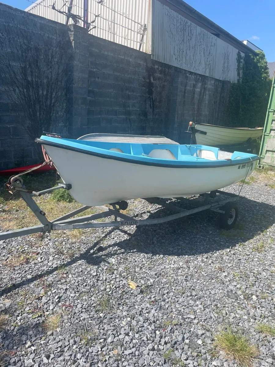 4 Man Boat & 2.5 HP Engine - Image 1
