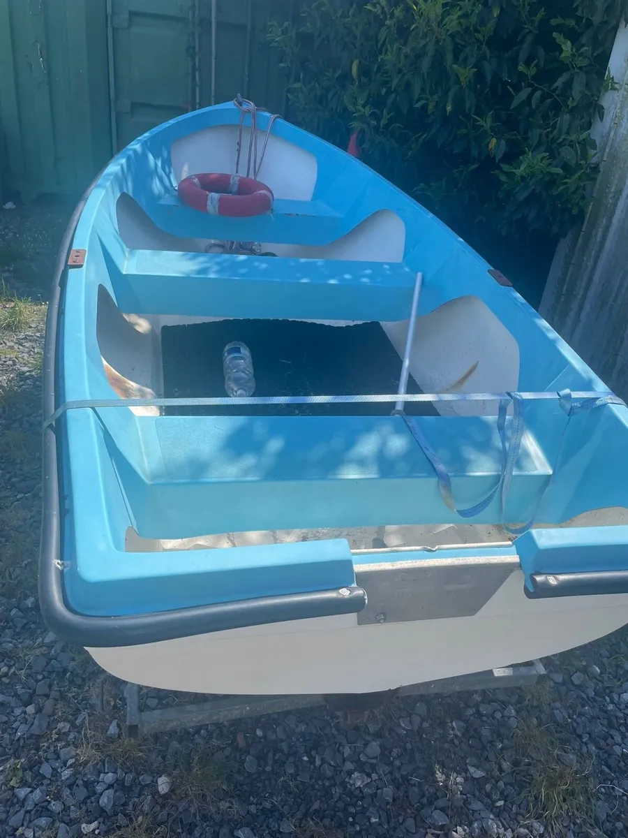 4 Man Boat & 2.5 HP Engine - Image 2