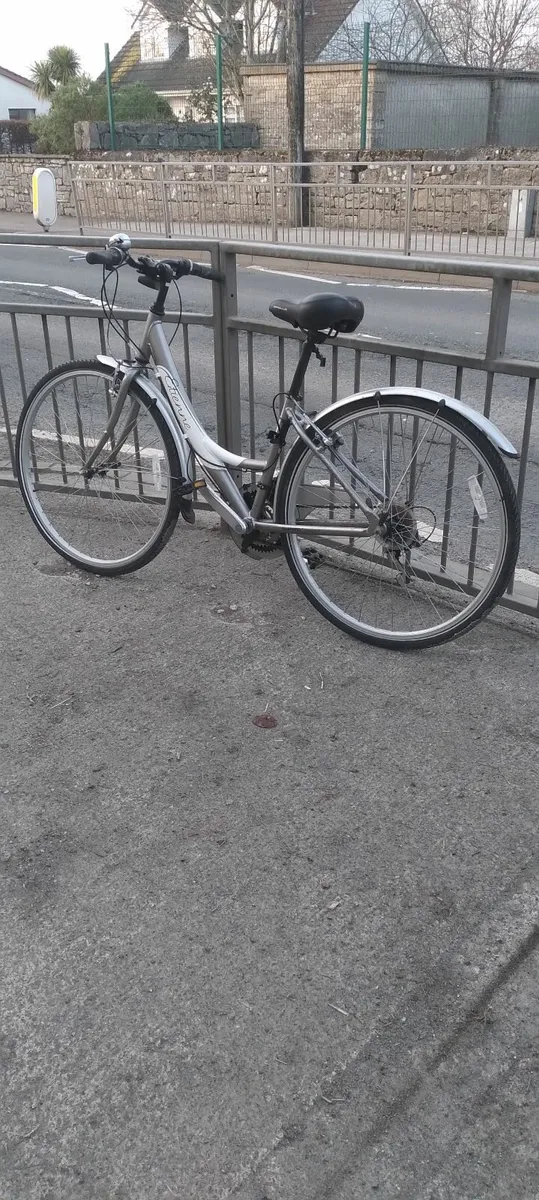 Lovely ladies bike 28inch E TIENNE APOLLO - Image 1