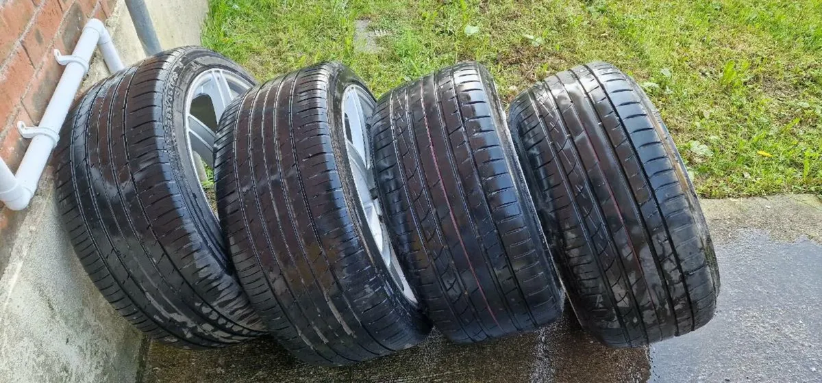 22 Alloys with tire - Image 2
