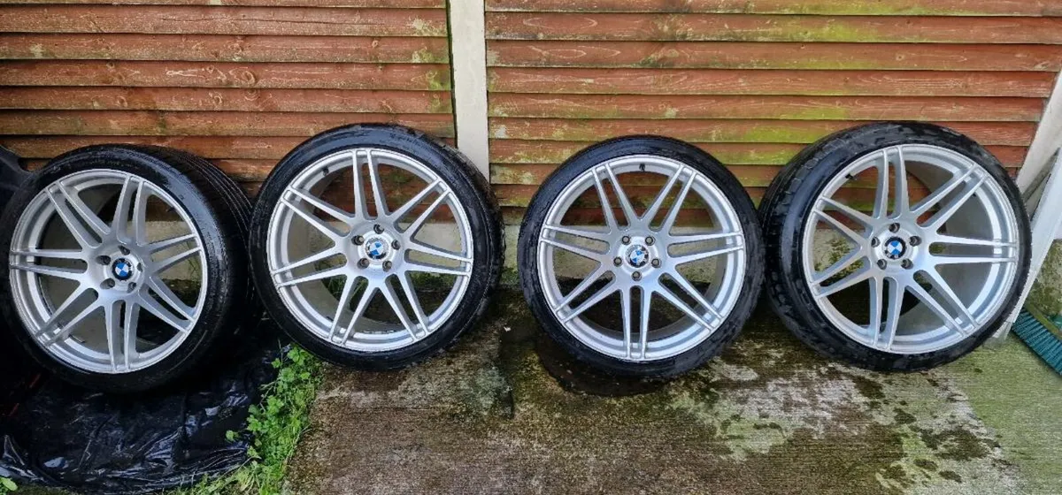 22 Alloys with tire - Image 3