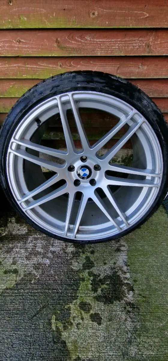 22 Alloys with tire - Image 4