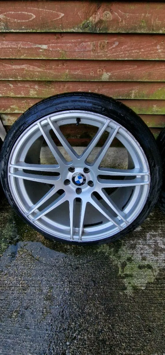 22 Alloys with tire - Image 1