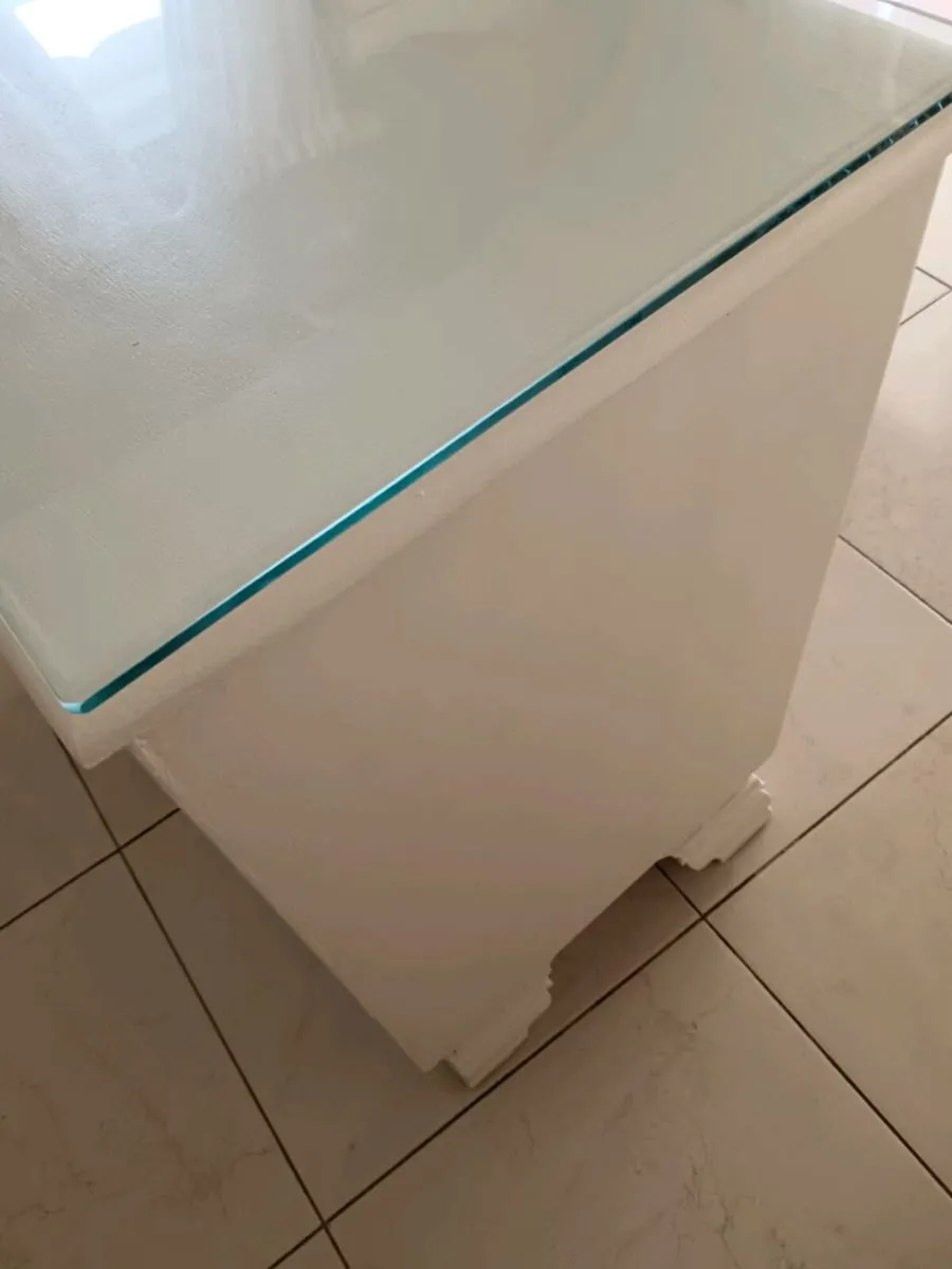 Chest of drawers - Image 2