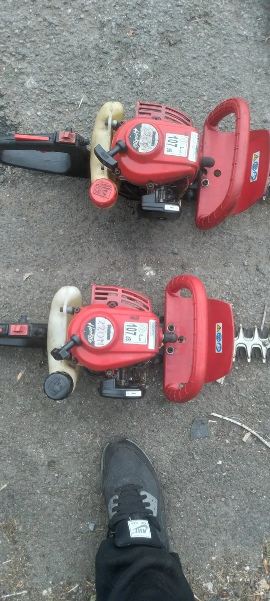 2 shindaiwa 22Dh hedge strummers running well - Image 3
