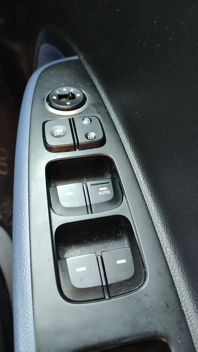 Hyundai i10 2014 (low kms) - Image 4