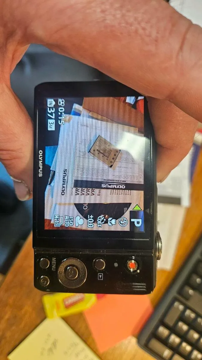Olympus D-720 - Image 2