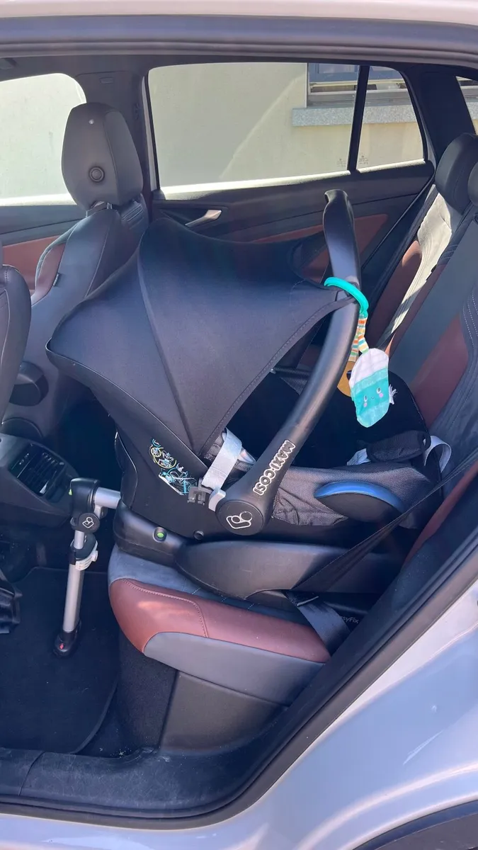 Bugaboo Cameleon + Maxi Cosi car seat and iso fix - Image 4