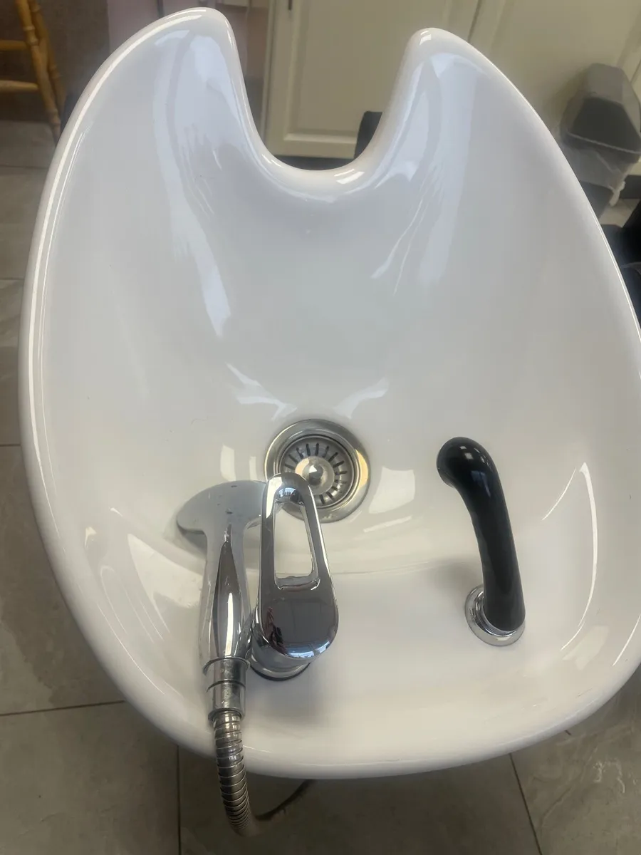 Hair salon furniture - Image 2