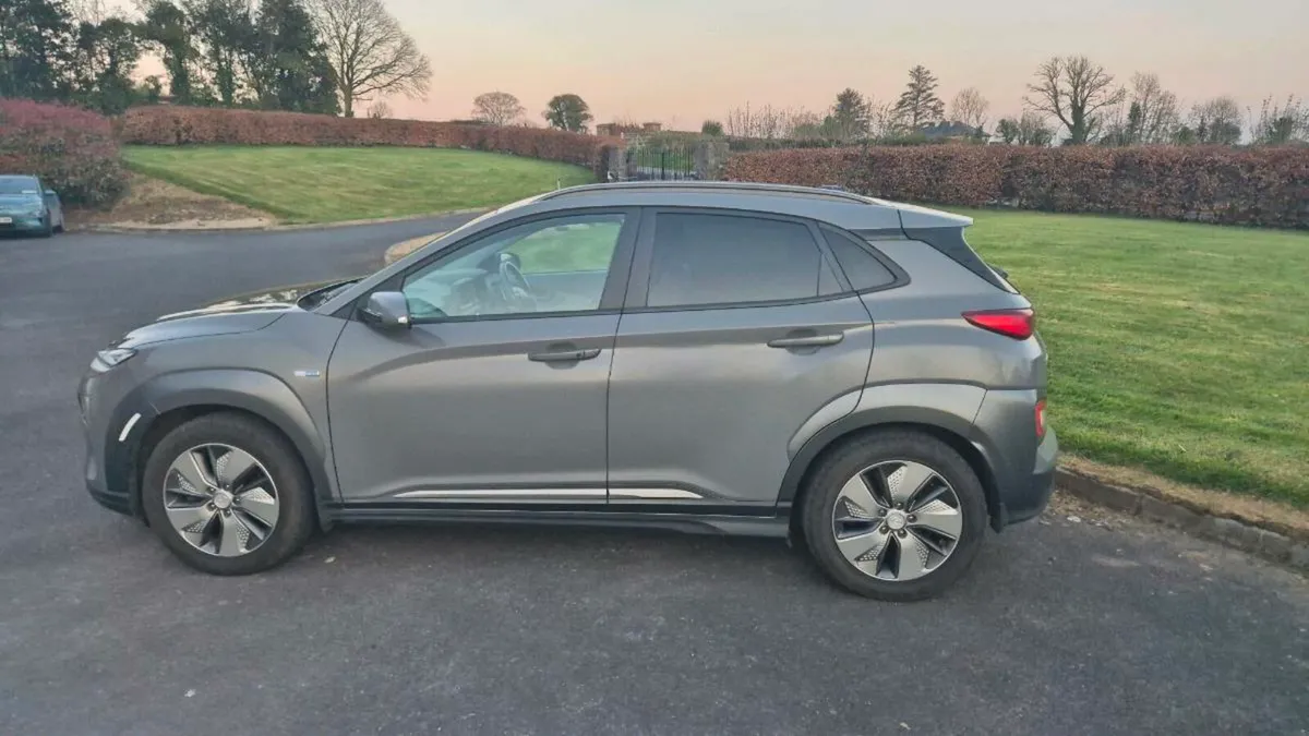 Car - Image 2