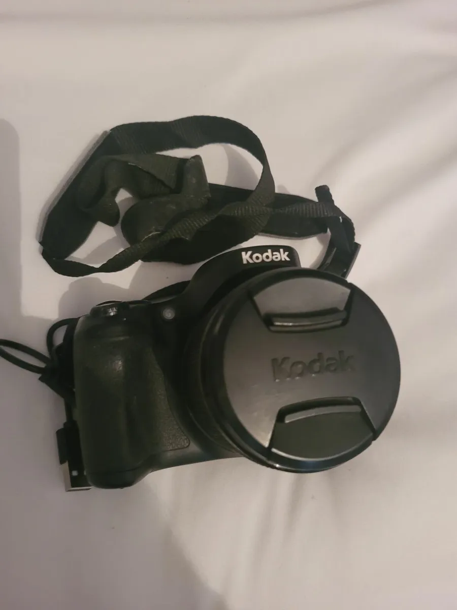 Kodak AZ526 digital camera - Image 1
