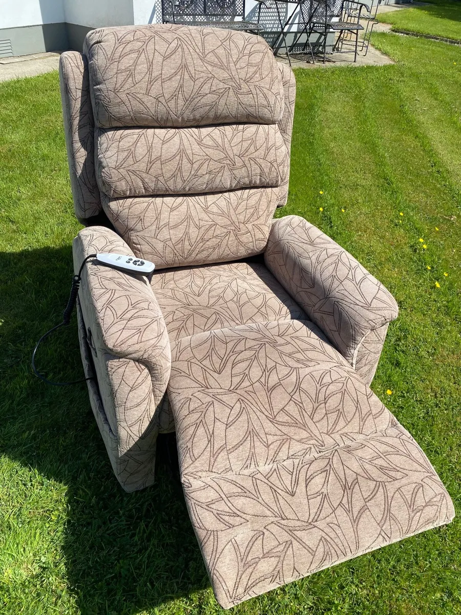 Electric Riser Recliner Mobility Chair 2 Motors - Image 3