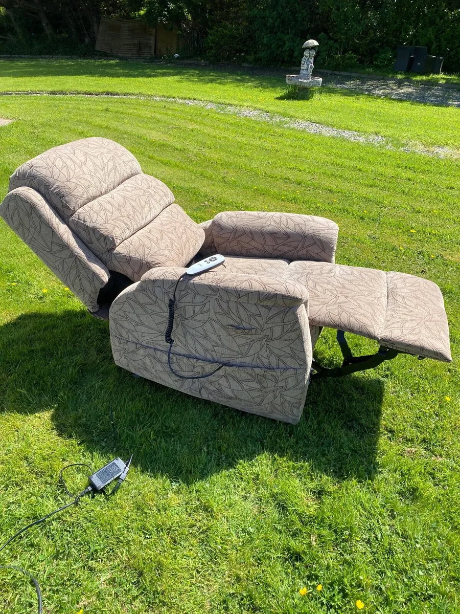 Electric Riser Recliner Mobility Chair 2 Motors - Image 4