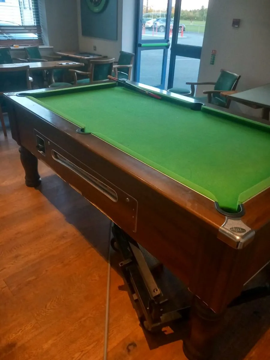 Pool table - Image 1