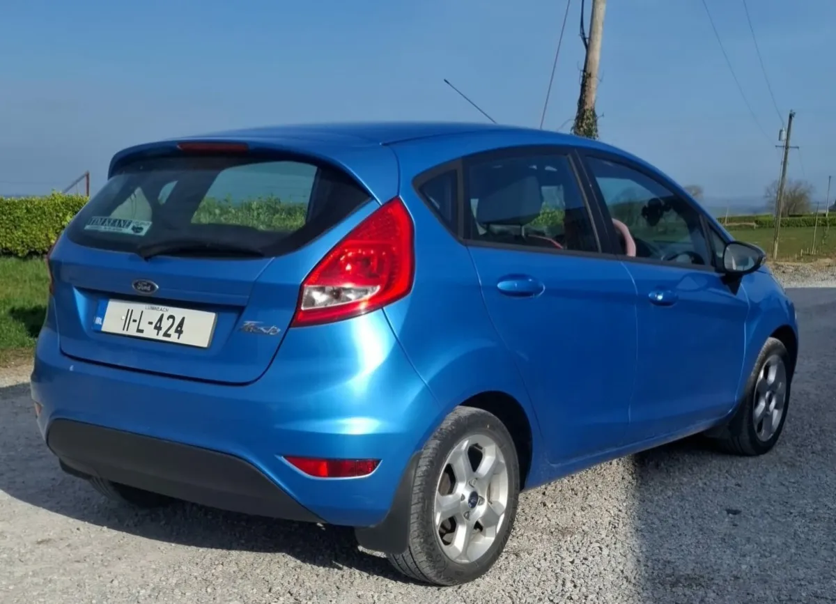 Ford fiesta. - Image 2
