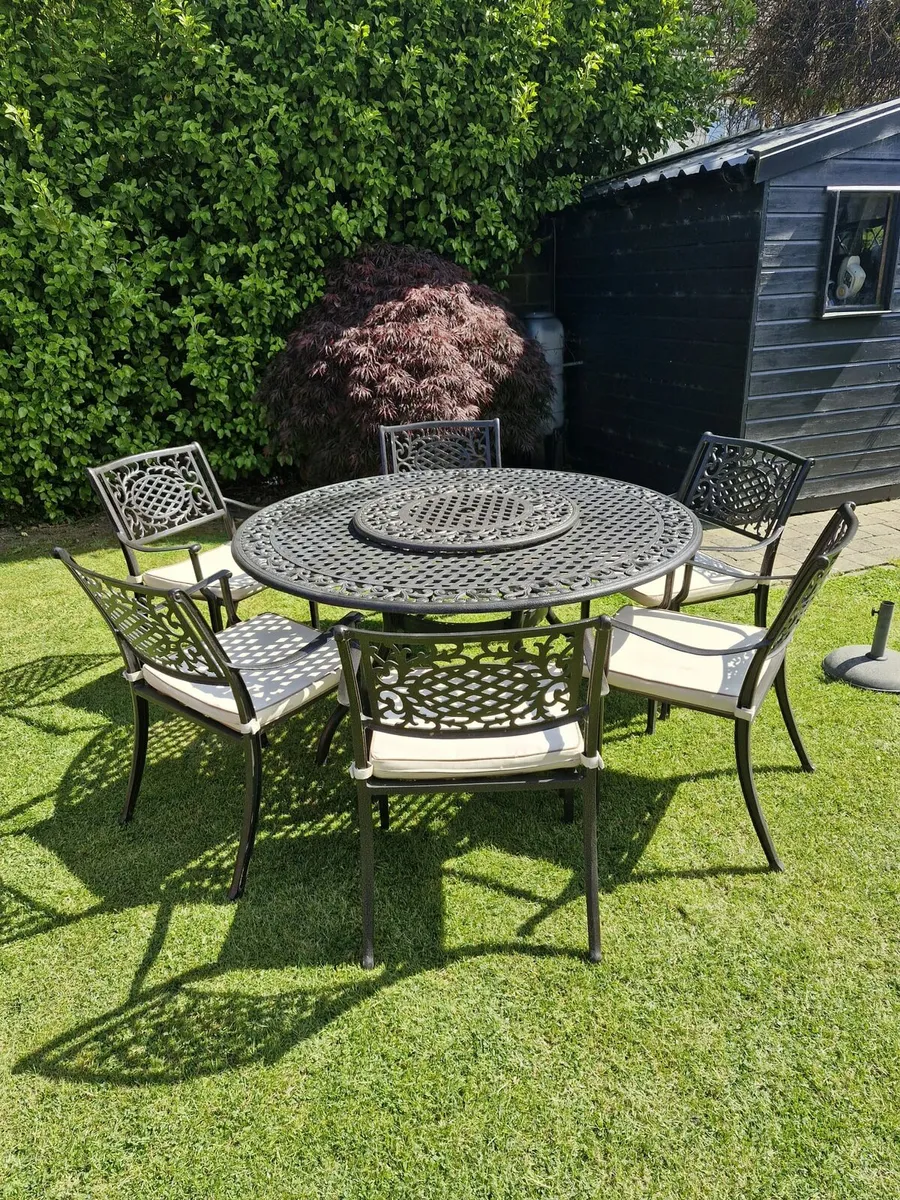 Cast Aluminium Table and 6 Chairs - Image 1