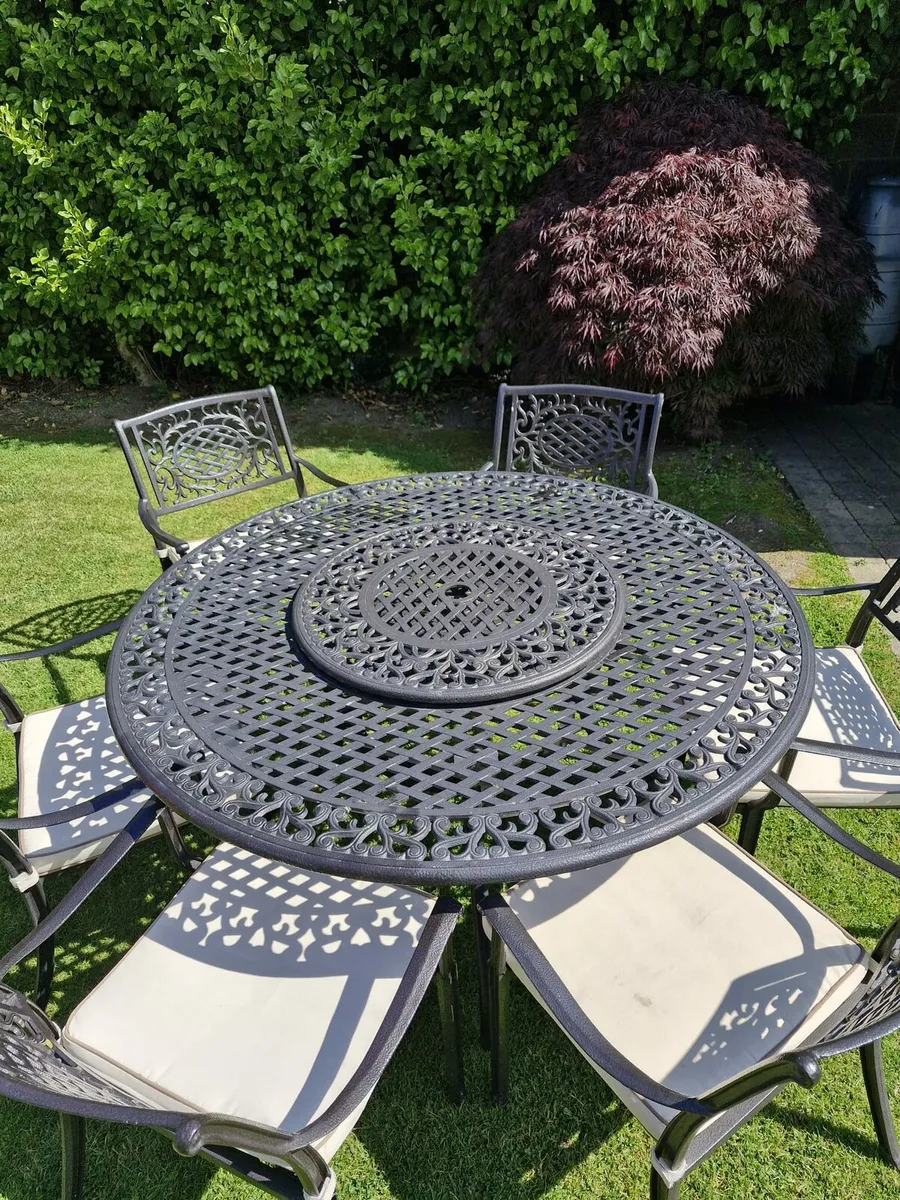 Cast Aluminium Table and 6 Chairs - Image 2