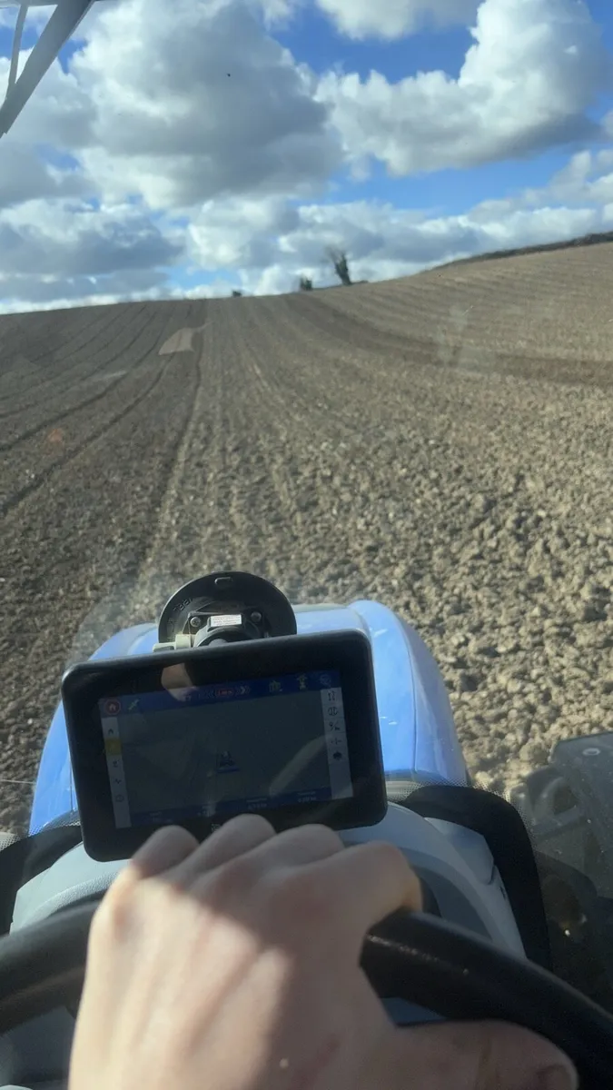 Tractor driver for hire - Image 2
