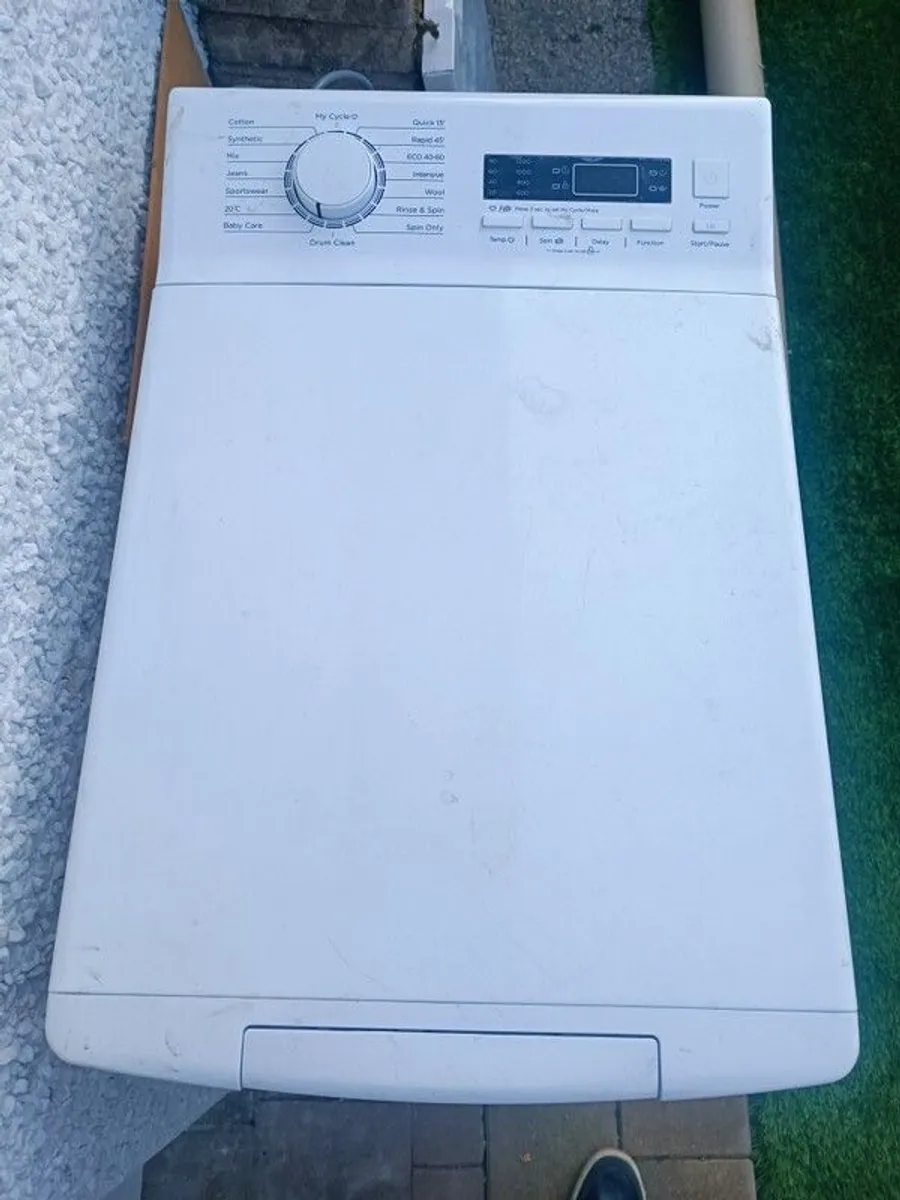 electriQ eiQWMTL8A Freestanding 8KG 1300 Spin Top Loading Washing Machine White - Image 1