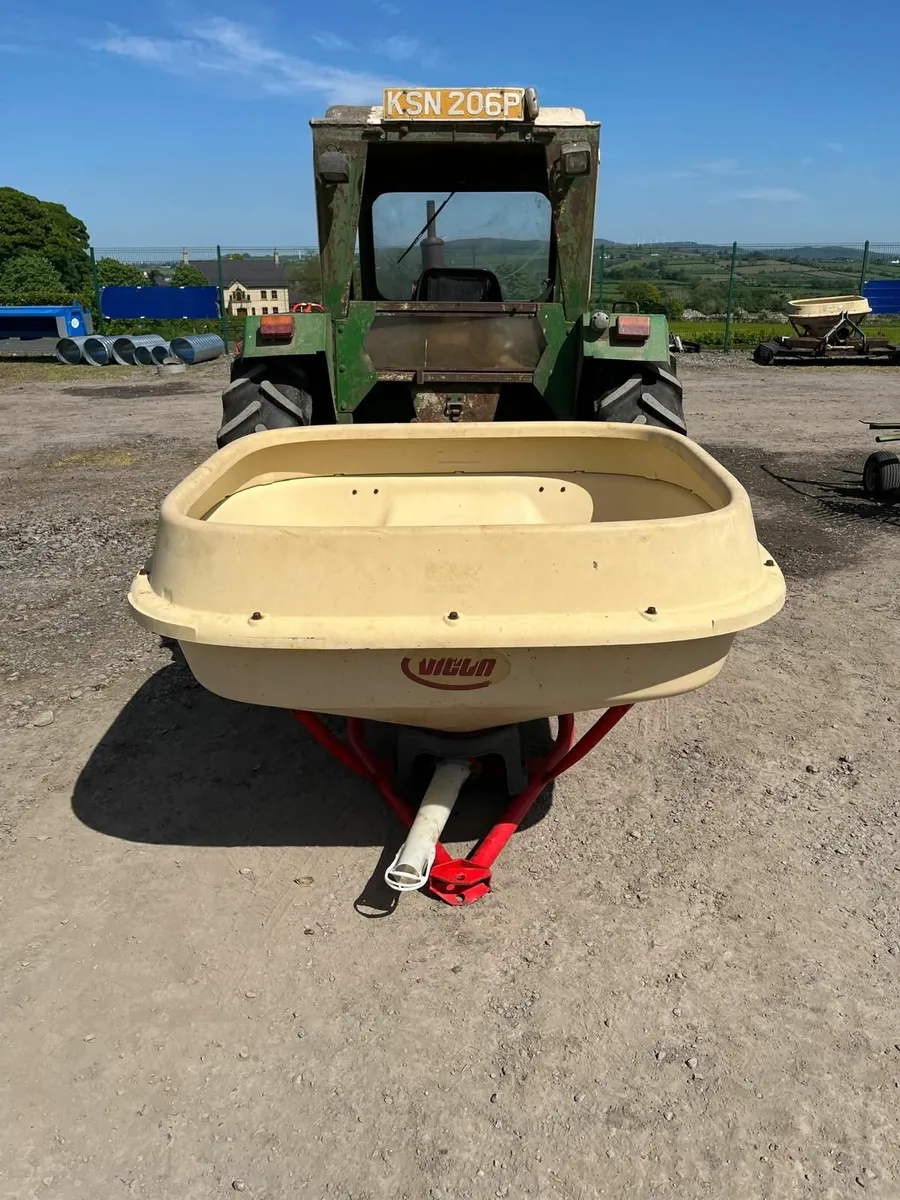 VICON 1 TON FERTILISER SOWER - Image 3