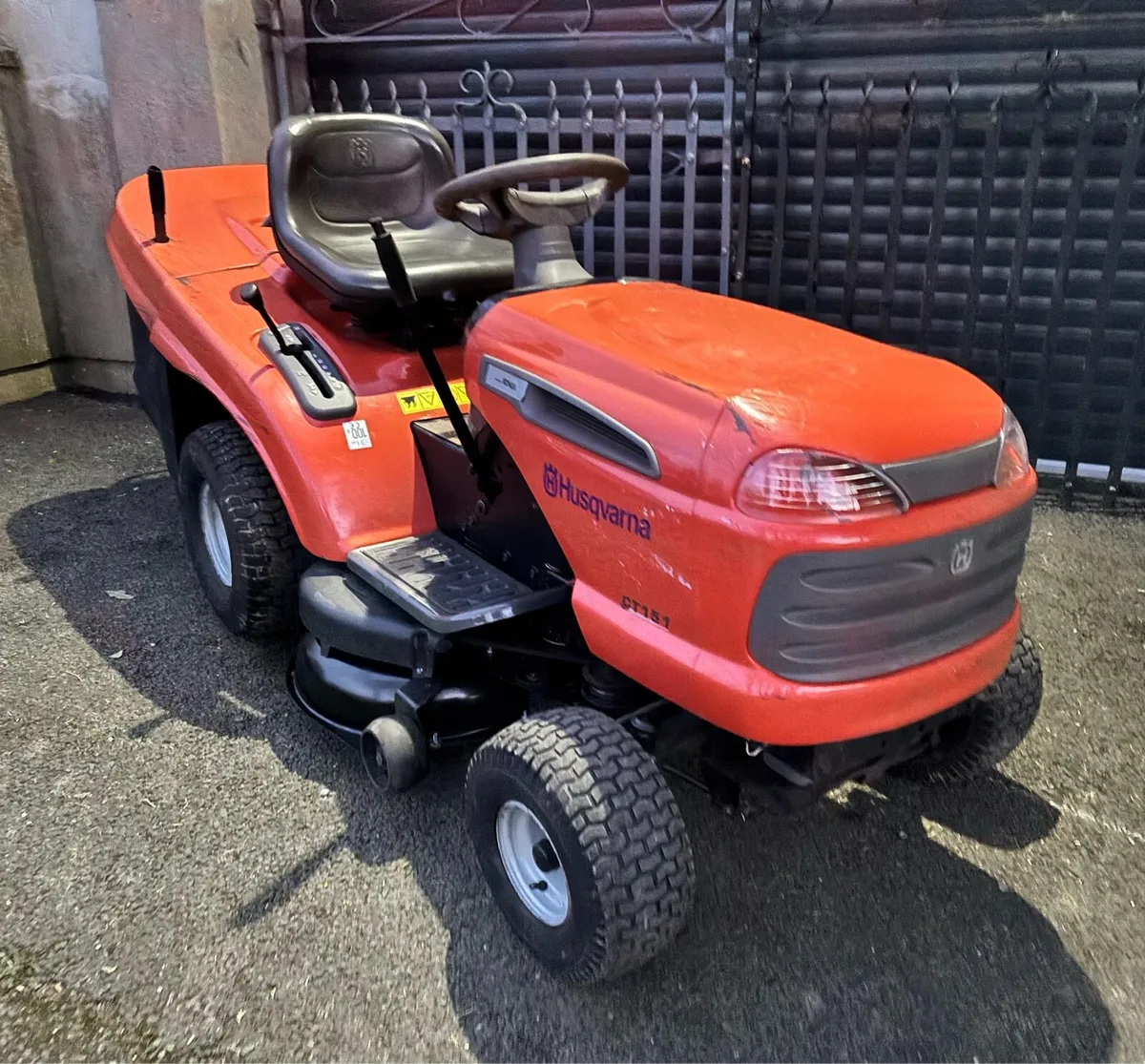 Husqvarna CT151 Ride On Lawnmower - Image 2
