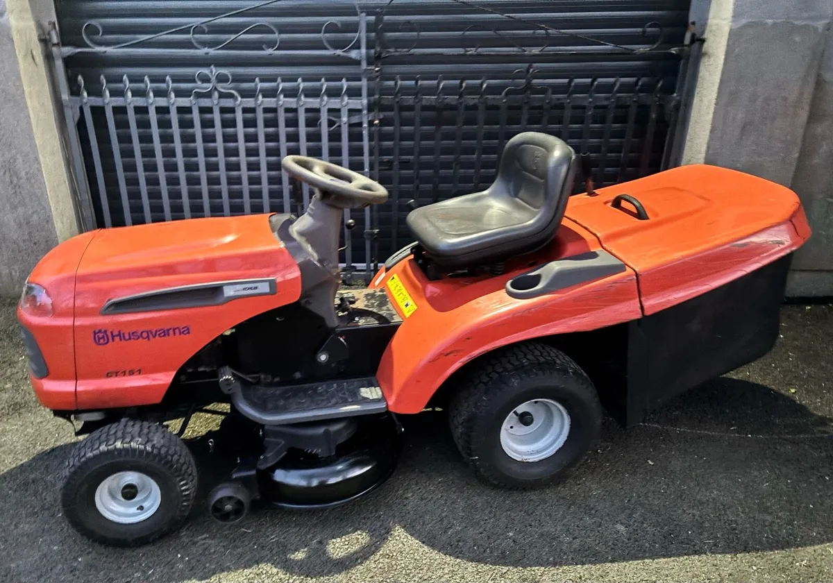 Husqvarna CT151 Ride On Lawnmower - Image 3