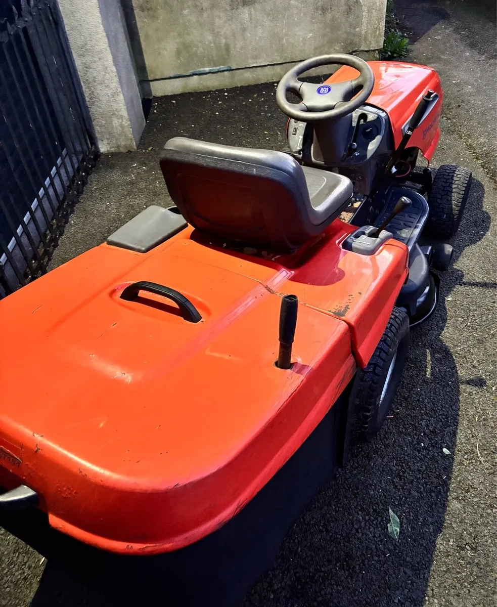 Husqvarna CT151 Ride On Lawnmower - Image 4