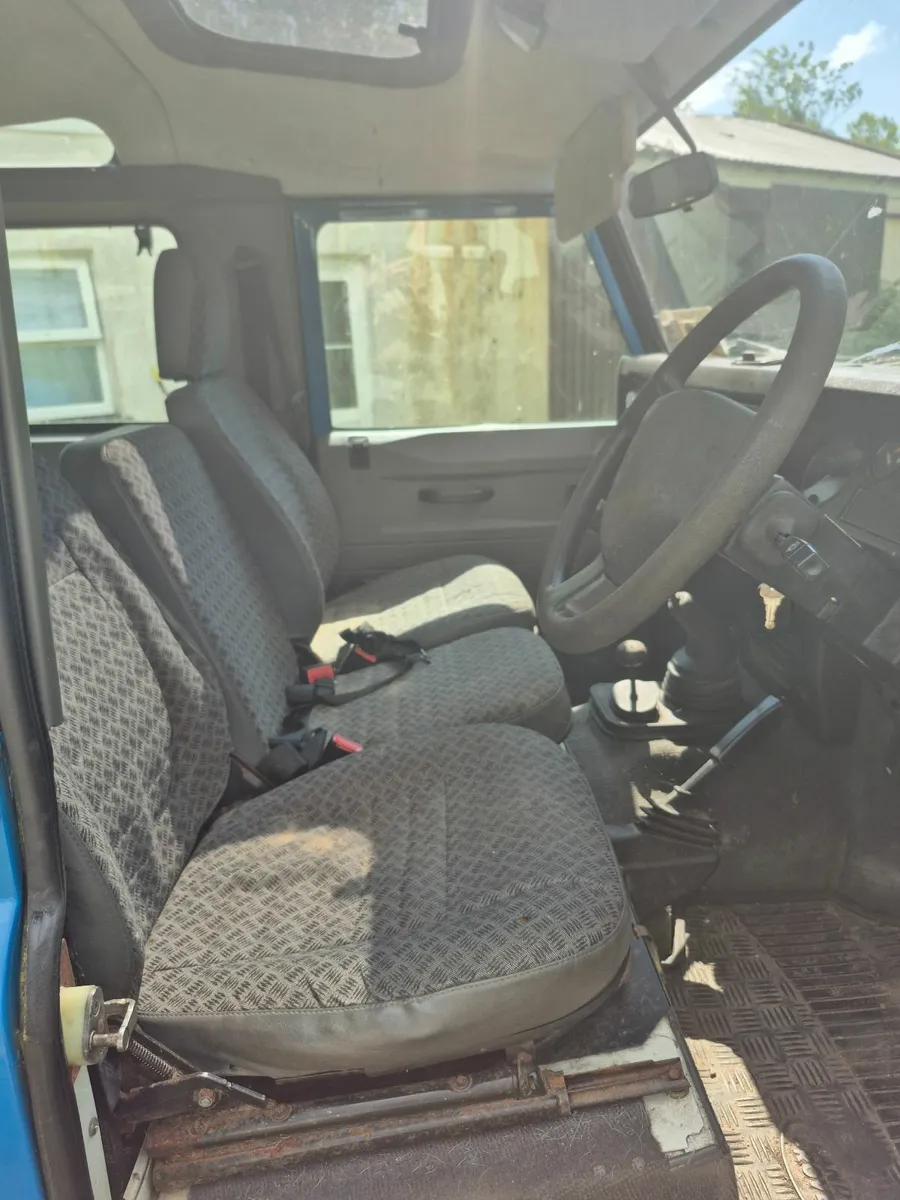 Land Rover Defender 2000 - Image 4