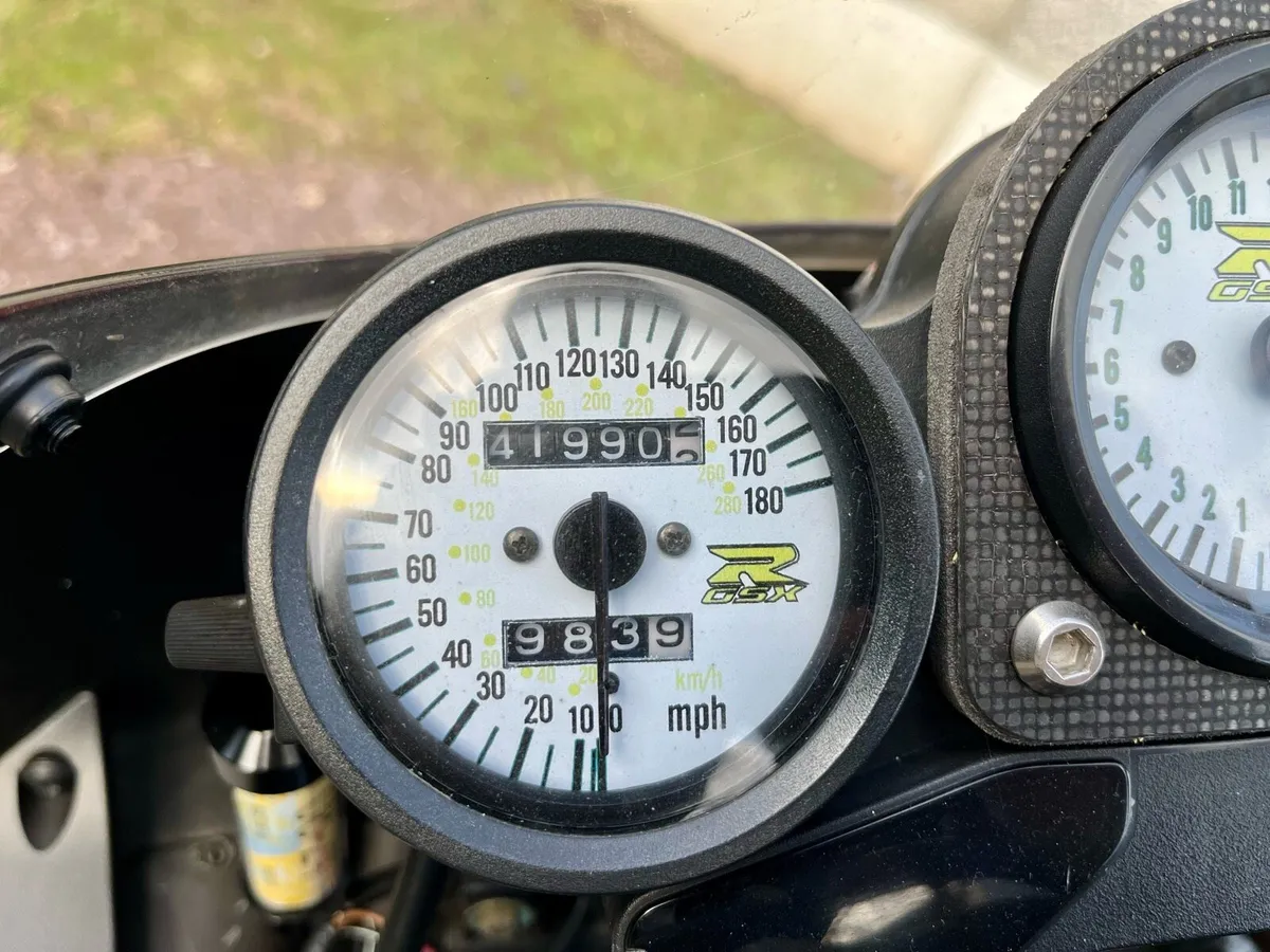 Suzuki Gsxr 750 Yoshimura Legends - Image 4