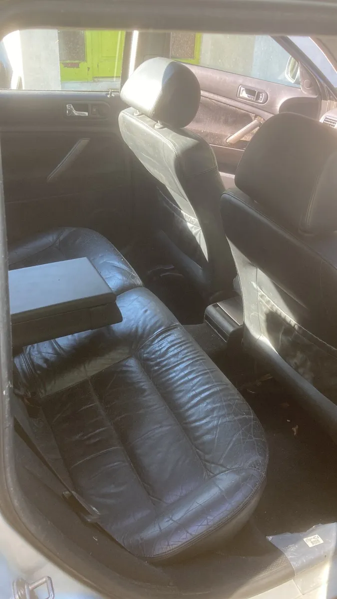 Volkswagen Passat 2000 - Image 2