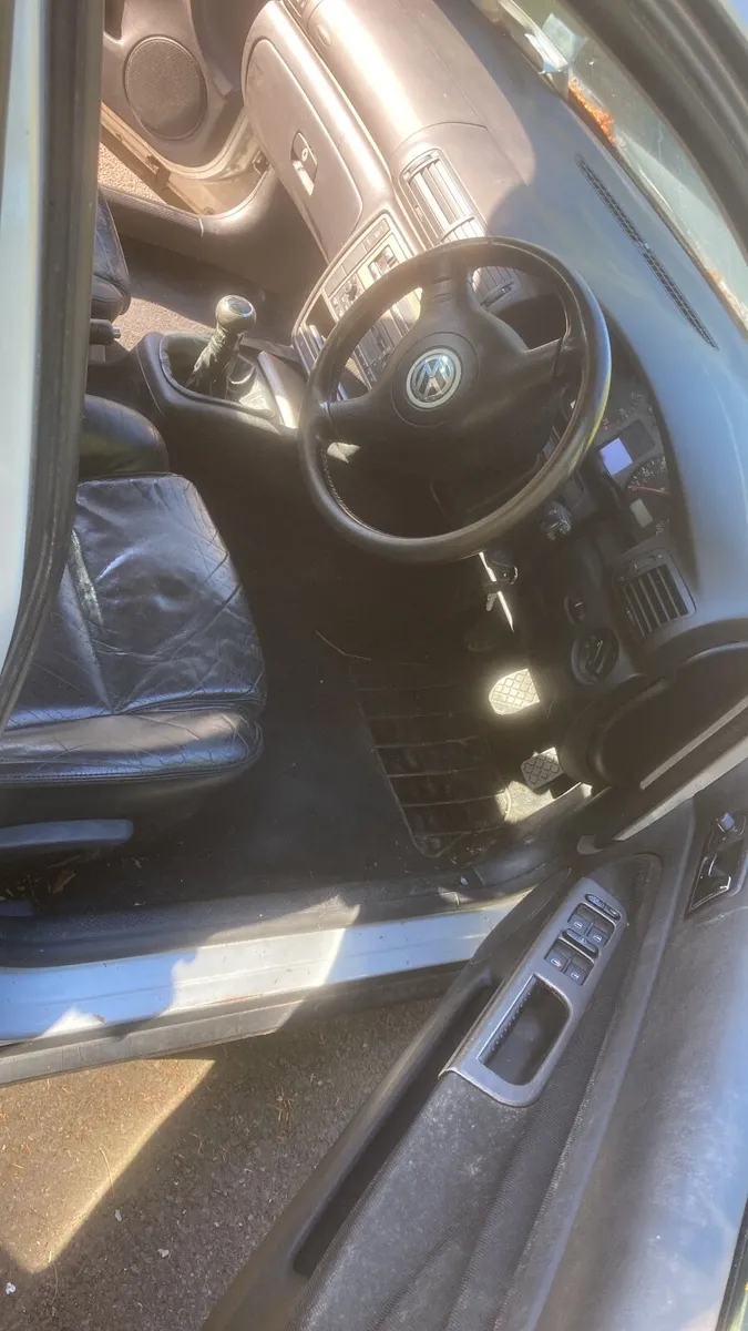 Volkswagen Passat 2000 - Image 3