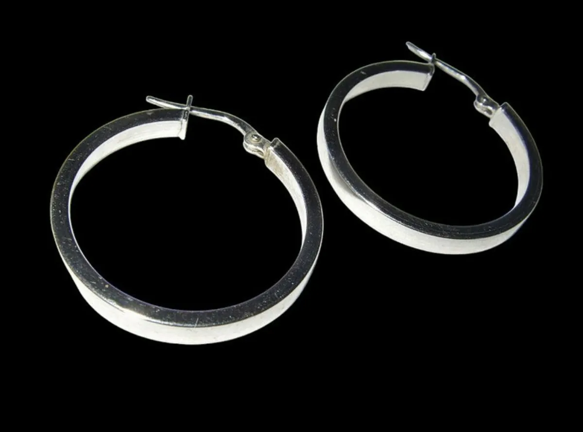 Vintage 9ct White Gold Hallmarked Hoop Earrings - Image 2