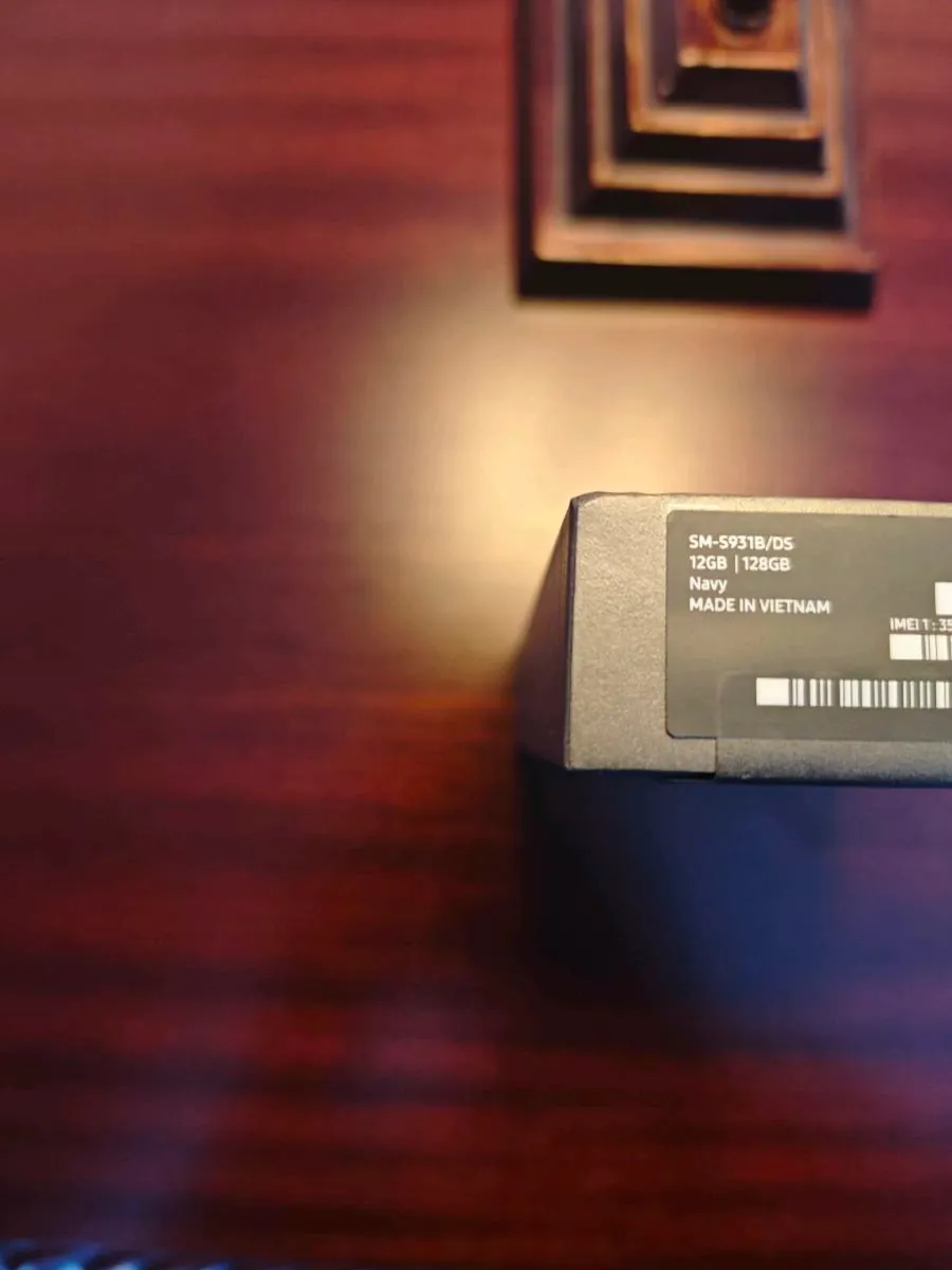 Samsung S25 128GB Sealed - Image 3