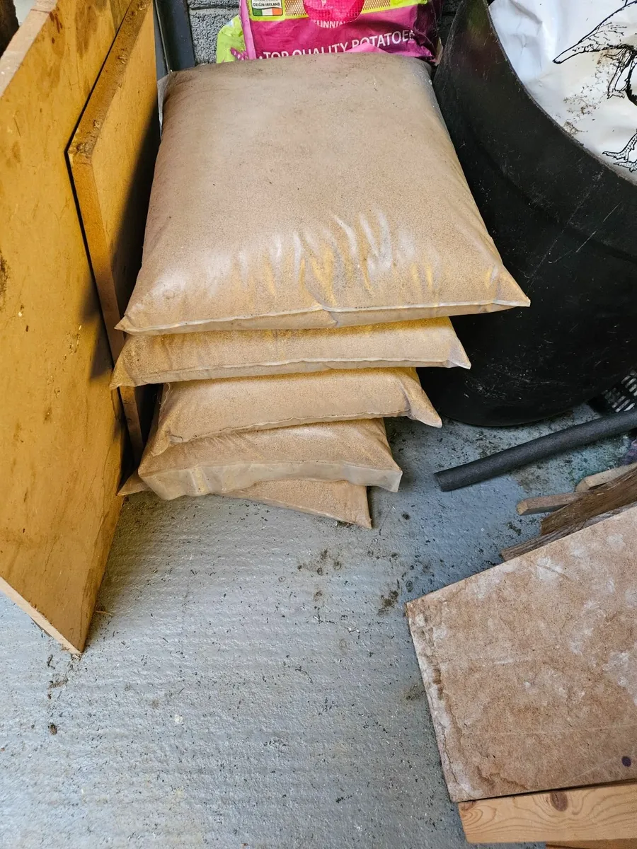 Jointing sand, timber, Calf Hutch, laminate, doors - Image 2
