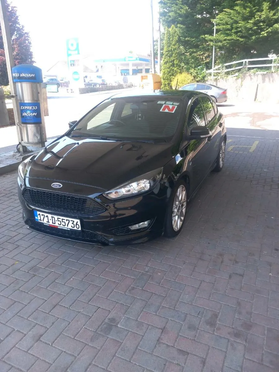 Ford Focus ST Line 1.0 Ecoboost 2017 - Image 2