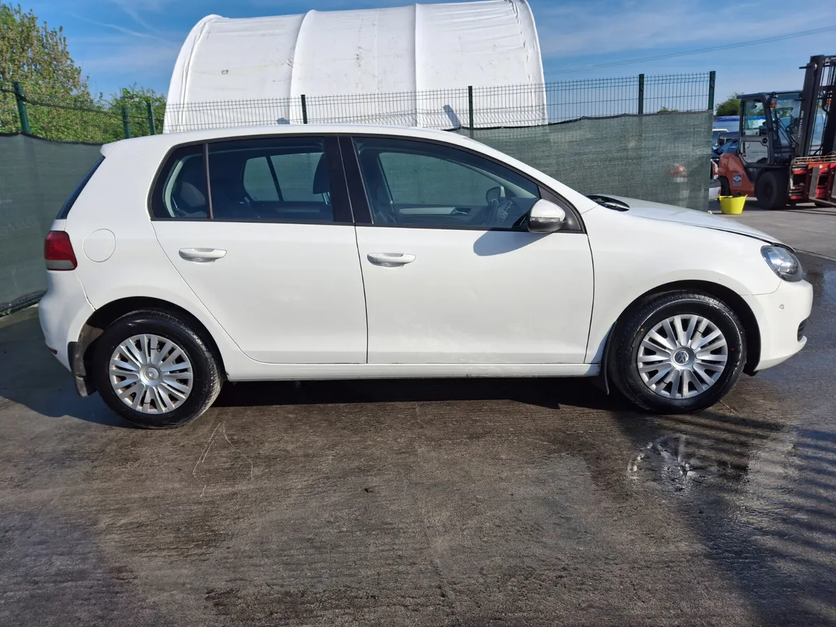 2011 Volkswagen Golf  Trendline  1.6 TDI - Image 3