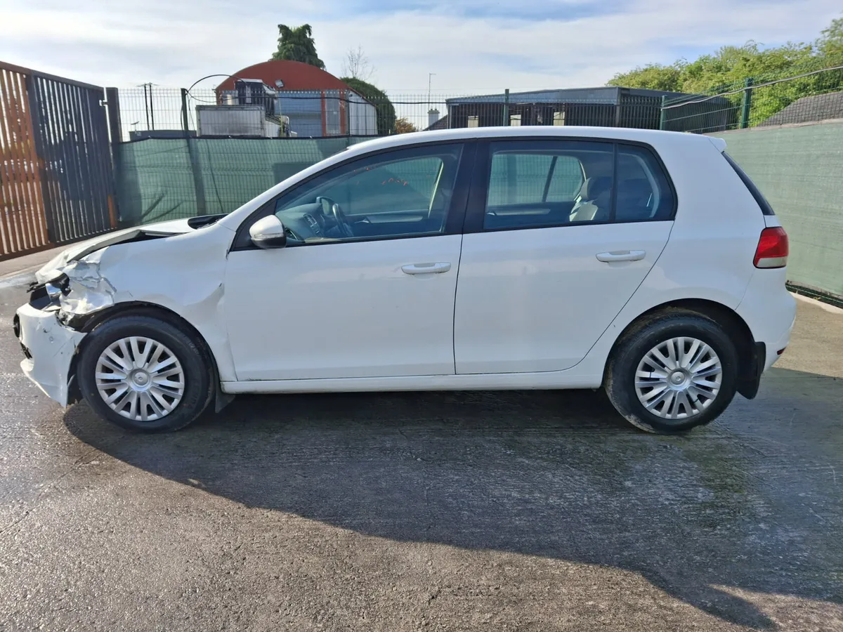 2011 Volkswagen Golf  Trendline  1.6 TDI - Image 4