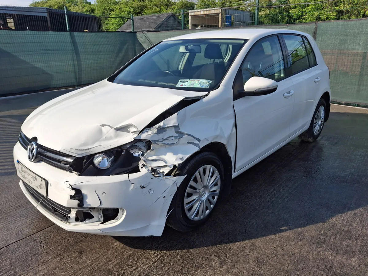 2011 Volkswagen Golf  Trendline  1.6 TDI - Image 2