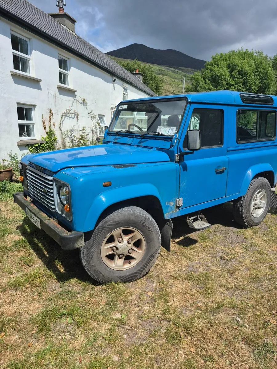 Land Rover Defender 2000 - Image 1