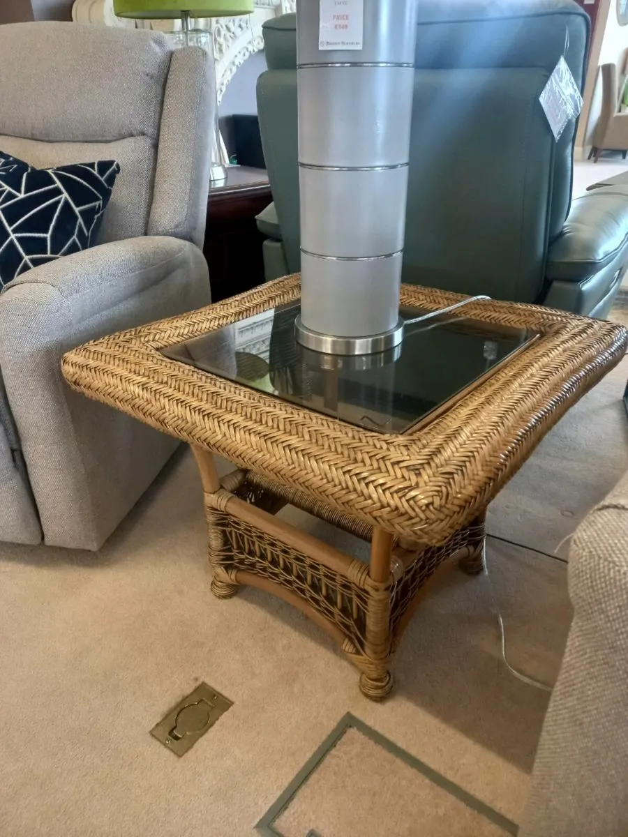 Ratan chairs and lamp table - Image 2