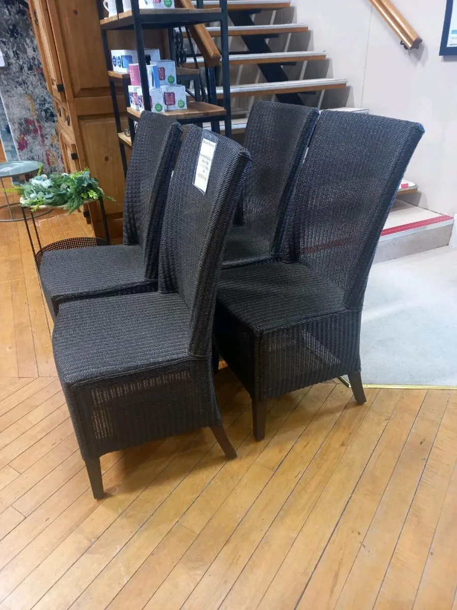 Ratan chairs and lamp table - Image 4