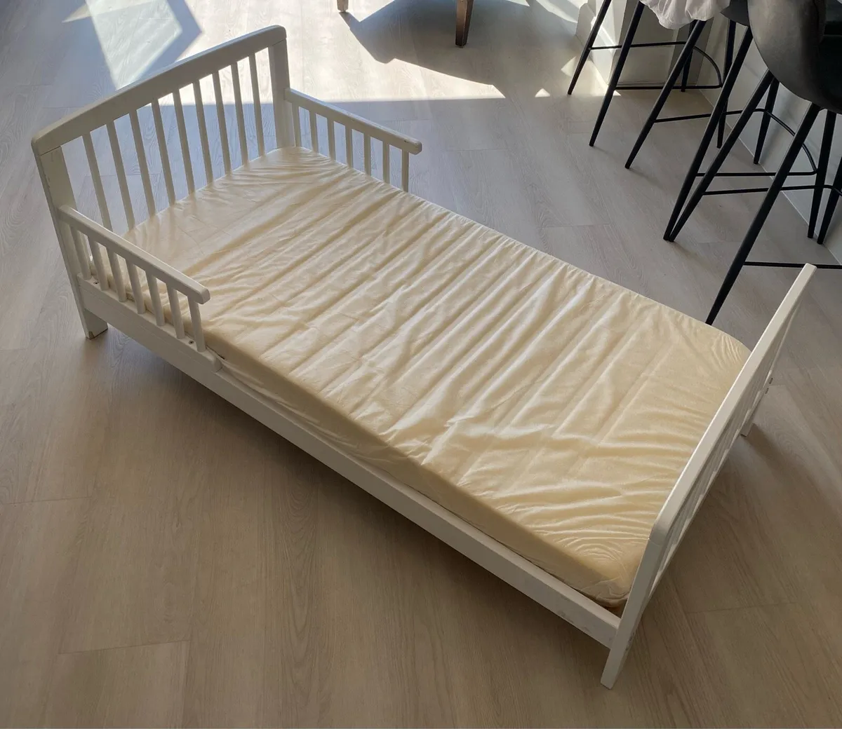 Toddler bed & Mattress - Image 1