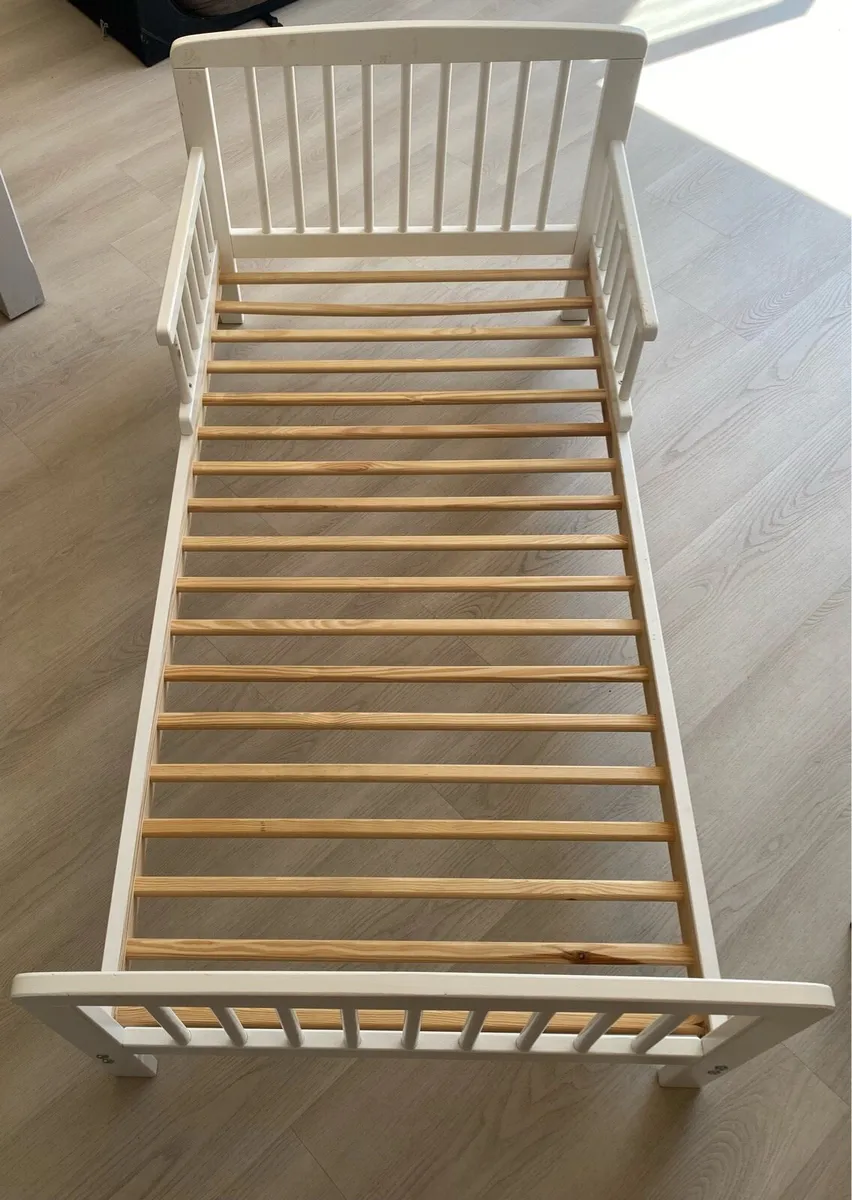 Toddler bed & Mattress - Image 3