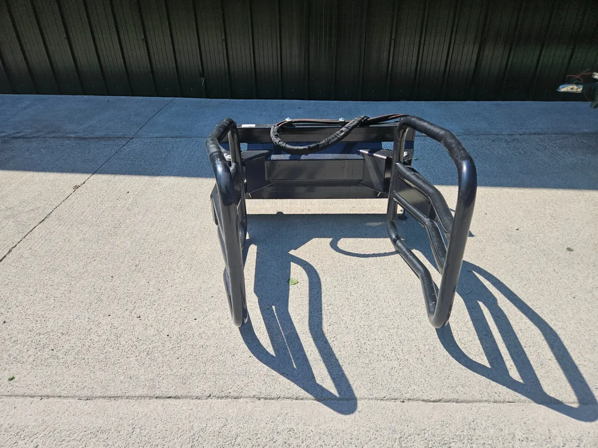 BALE HANDLER - Image 2