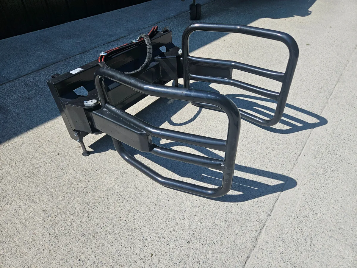 BALE HANDLER - Image 1